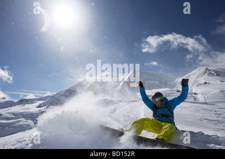 Snowboarder, jump, panorama di montagna, San Moritz, Grigioni, Svizzera, Europa Foto Stock