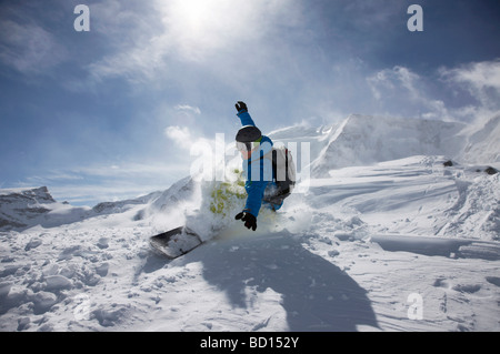 Snowboarder, jump, panorama di montagna, San Moritz, Grigioni, Svizzera, Europa Foto Stock