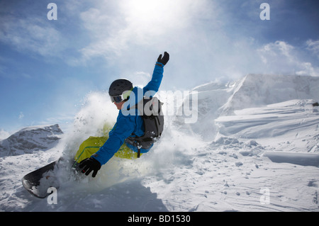 Snowboarder, jump, panorama di montagna, San Moritz, Grigioni, Svizzera, Europa Foto Stock