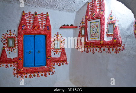 Libia Ghadames decorazione di una casa Berber nella vecchia medina Foto Stock