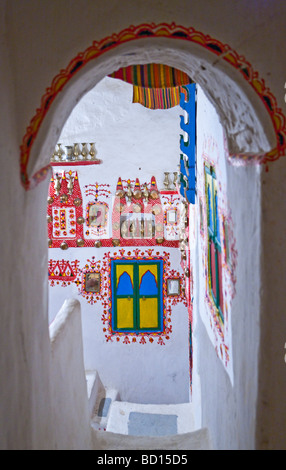Libia Ghadames decorazione di una casa Berber nella vecchia medina Foto Stock