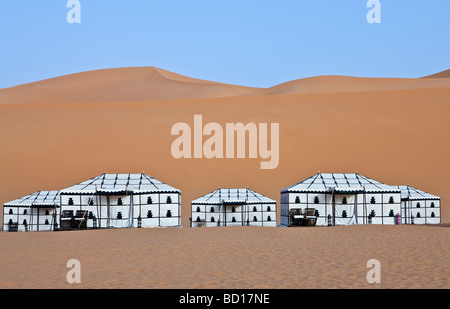 Libia deserto del Sahara una tenda del camp nella Ubari zona di dune Foto Stock