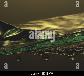 Le bolle di aria in acqua vicino fino Foto Stock