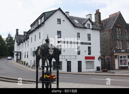 Fontana di metallo e breadalbane hotel aberfeldy Perthshire Scozia Luglio 2009 Foto Stock