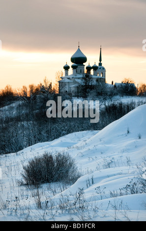 Chiesa di San Giovanni Battista al crepuscolo, Staraya Ladoga, regione di Leningrado, Russia Foto Stock