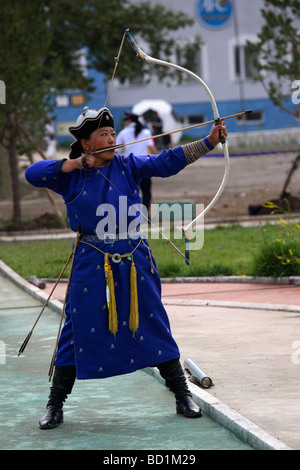 Archer durante il concorso Naadam, Ulaanbaatar, in Mongolia Foto Stock