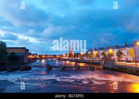 Ballina e fiume Moy, Co.Mayo, Irlanda al crepuscolo Foto Stock