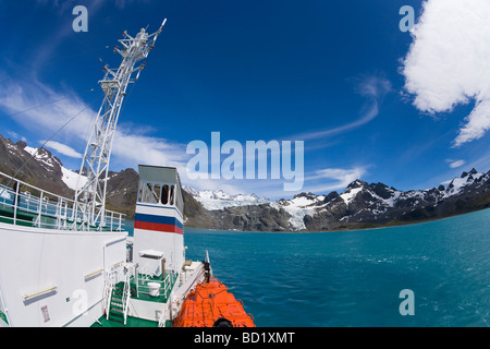 Akademik Sergey Vavilov lasciando Porto Oro Georgia del Sud Antartide Foto Stock