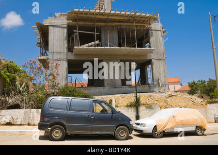 Edificio costruito in Skala sul Mediterraneo greca isola di Cefalonia in Grecia GR Foto Stock