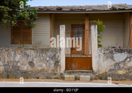 Il finlandese casa in legno costruito dopo il terremoto del 1953 Skala sull'isola greca di Cefalonia Grecia GR Foto Stock