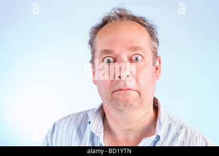 Un uomo sembrano essere stordito qualcosa Foto Stock