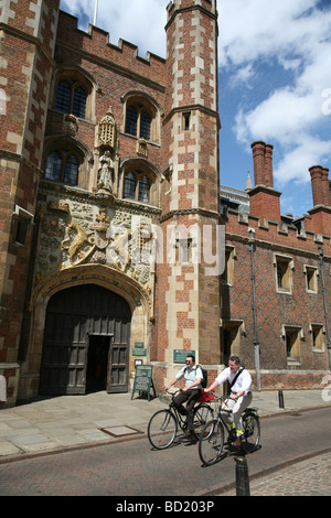 Università di Cambridge, St. John's College street ingresso Foto Stock