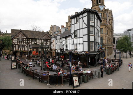 Giardino della birra del vecchio wellington inn cathedral gates Manchester Regno Unito Foto Stock