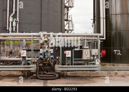 Biodigesters la produzione di biogas a Daveyhulme impianto di depurazione delle acque reflue di Manchester, UK. Foto Stock