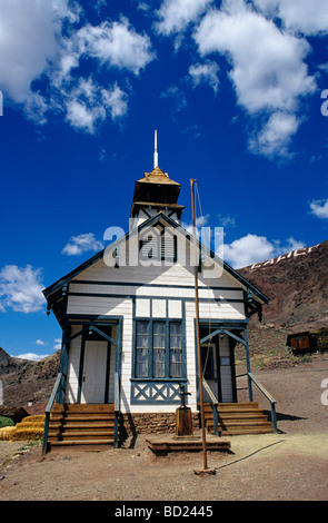 Calico Ghost Town con la vecchia scuola storica casa in città mineraria Barstow California USA Foto Stock