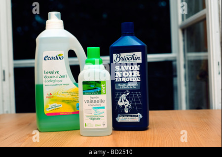 Greenwashing ecologici i prodotti di pulizia per la casa Beni di consumo prodotti verdi Foto Stock