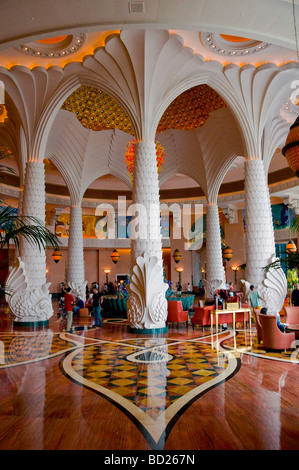 La lobby dell'hotel Atlantis Dubai Emirati Arabi Uniti Foto Stock