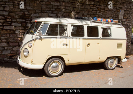 Split Screen Volkswagen camper van Salcombe Devon England Foto Stock