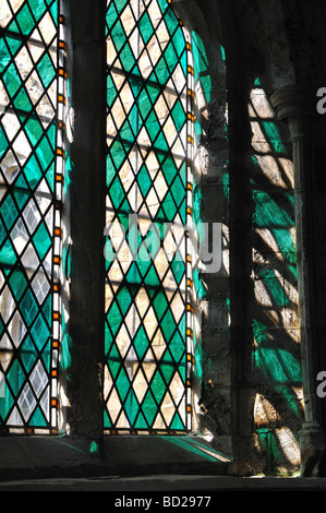 Modellato in vetro colorato, la chiesa di San Pietro, Hanwell, Oxfordshire, England, Regno Unito Foto Stock