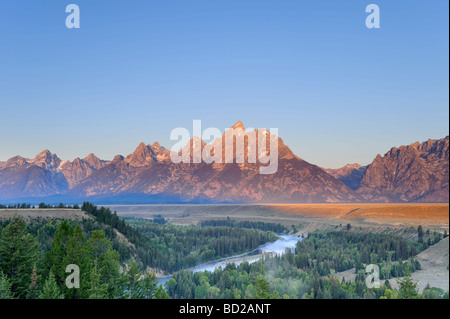 Snake River si affacciano e Teton Mountain Range Grand Teton National Park Wyoming USA Foto Stock