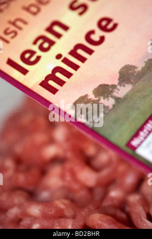 Lo stile di vita di close-up del pacchetto di carne di manzo magra tritate Foto Stock