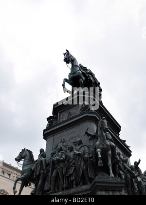 Monumento a Federico II di Prussia ( Federico il Grande), artista Christian Daniel Rauch, Unter den Linden, Berlino, Germania Foto Stock