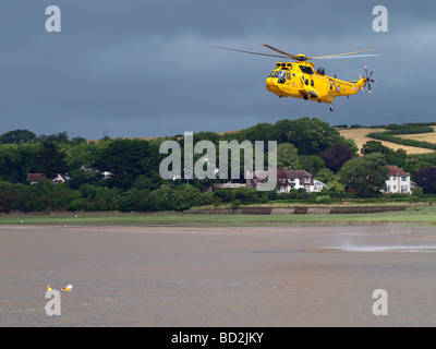 RAF aria di mare Salvataggio in elicottero in arrivo per un salvataggio durante una dimostrazione Foto Stock