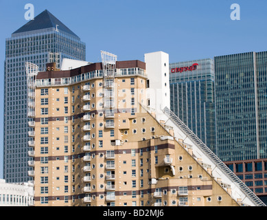 Highrise isolati di uffici e appartamenti, Wapping, Docklands, Londra, Inghilterra, Regno Unito. Foto Stock