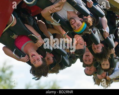 Roller Coaster ride Colosso, Thorpe Park Theme Park, Surrey, Inghilterra, Regno Unito. Pleasure park and ride bella giornata di divertimento. (Close up) Foto Stock