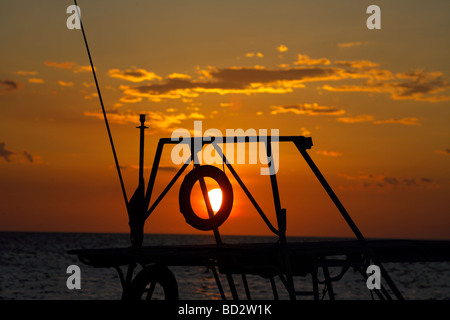 Tramonto sull'Isola di Holbox, Quintana Roo Yucatán Penisola, Messico, una unica destinazione messicano nel canale dello Yucatan Foto Stock