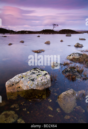 Lochan n ah Achlaise su Rannoch Moor in twilight Highlands della Scozia Inverno Gennaio 2007 Foto Stock