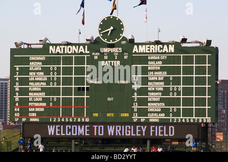 Quadro di valutazione a Wrigley Field in Chicago Illinois USA Foto Stock