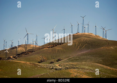 Le turbine eoliche che generano elettricità Foto Stock