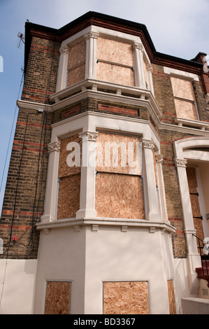 Saliti fino casa bifamiliare a Londra Foto Stock