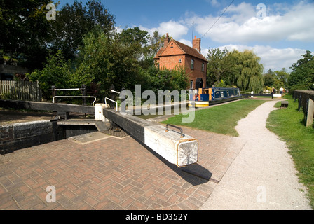 Cropredy il bloccaggio superiore sul canale di Oxford Oxfordshire Doug Blane Foto Stock