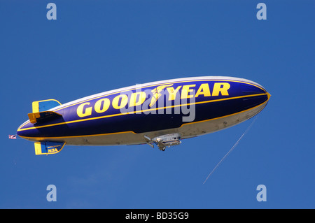 Buon anno il dirigibile Goodyear sorvolano Gosen Indiana USA Foto Stock