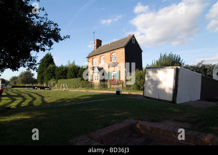 Narrowboat all'interno Somerton profonda della serratura del sud della Oxford Canal Doug Blane Foto Stock