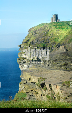 Scogliere di Moher, O'Brien's Tower, County Clare, Irlanda Foto Stock