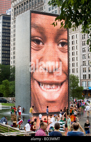 Fontana di corona in Millennium Park ha video giganti sculture dell artista catalano Jaume da Plensa a Chicago in Illinois Foto Stock