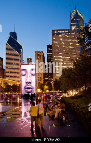 Fontana di corona in Millennium Park ha video giganti sculture dell artista catalano Jaume da Plensa a Chicago in Illinois Foto Stock