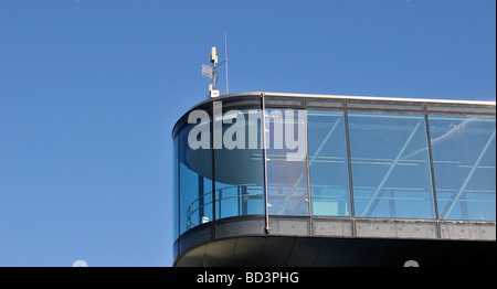 Dettaglio del vetro ad ago piattaforma di visualizzazione di un moderno edificio di Kunsthaus Museo di Arte Contemporanea a Graz Austria Foto Stock