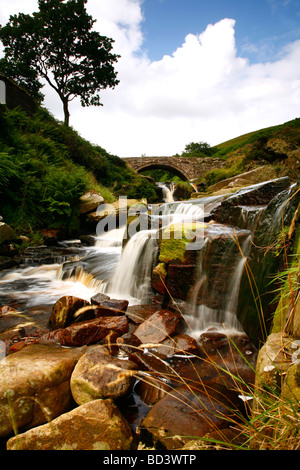 Shire tre teste di ponte packhorse sui confini di tre contee,Stafford,Derby e Cheshire,Peak National Park,UK. Foto Stock