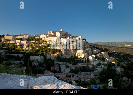 Cittadina collinare di Gordes, Provenza Francia Foto Stock