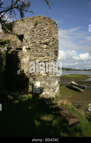 Città di Devoran, Inghilterra. I resti del Il Grade ii Listed è un inizio del XIX secolo Carnon Stream miniera sul Restronguet Creek. Foto Stock