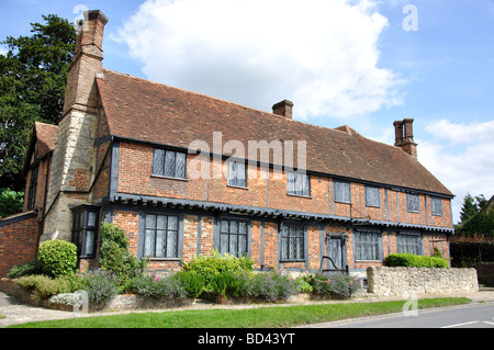 La vecchia casa di corte, Whitchurch, High Street, Buckinghamshire, Inghilterra, Regno Unito Foto Stock