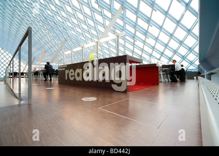 Seattle Central Public Library di Betty Jane Narver sala lettura al decimo piano. Foto Stock