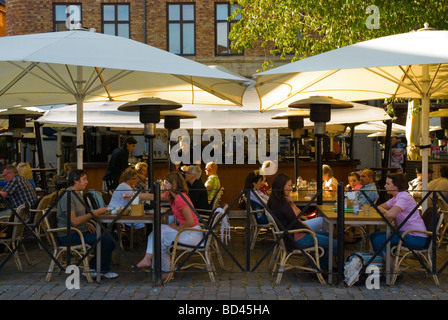 Ristorante Le Terrazze lungo Lilla Torg la piccola piazza di Malmö Skåne Svezia Europa Foto Stock