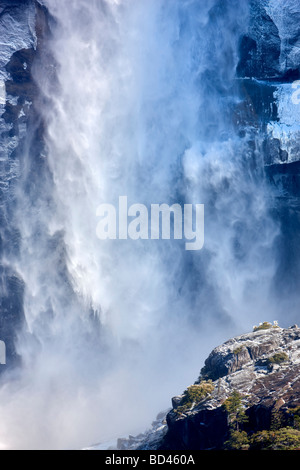 In prossimità della parte superiore Yosemite Falls Yosemite National Park in California Foto Stock