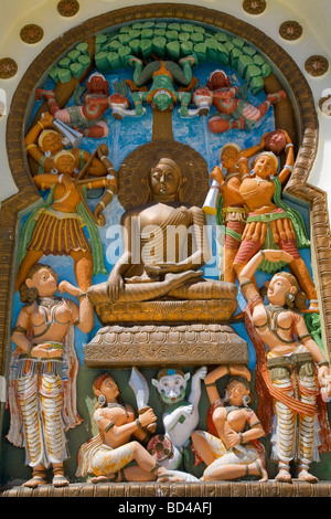 Dettaglio murale a Shanti Stupa nel villaggio Chantspa di Leh, Ladakh, Jammu & Kashmir. India Foto Stock