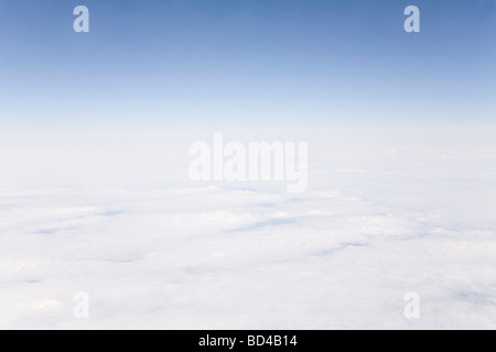 Formazioni di nubi, skyline e la stratosfera presi da alta quota Foto Stock